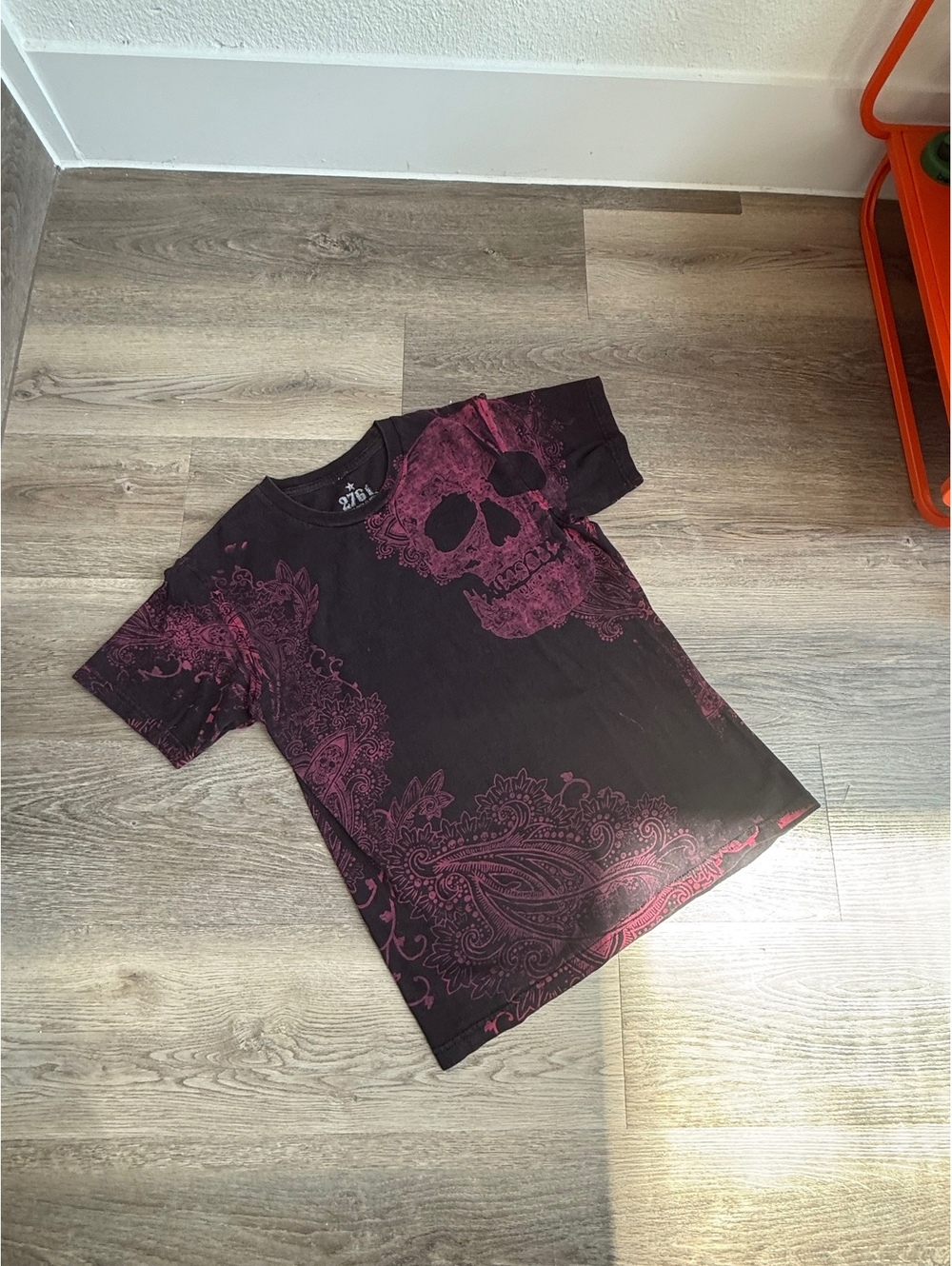 Black Medium T-Shirt with Dark Red Skull and Paisley Graphic Design, Crew Neck,